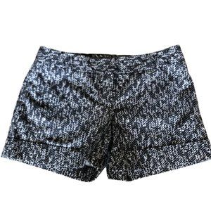 EXPRESS BLACK & WHITE CUFFED SHORTS SIZE 6